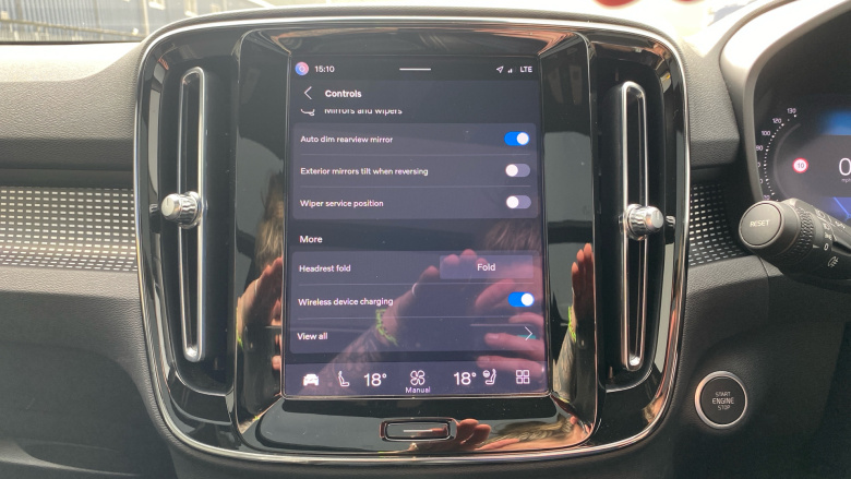 Volvo XC40 2.0 B4P Ultimate Dark 5dr Auto Petrol Estate